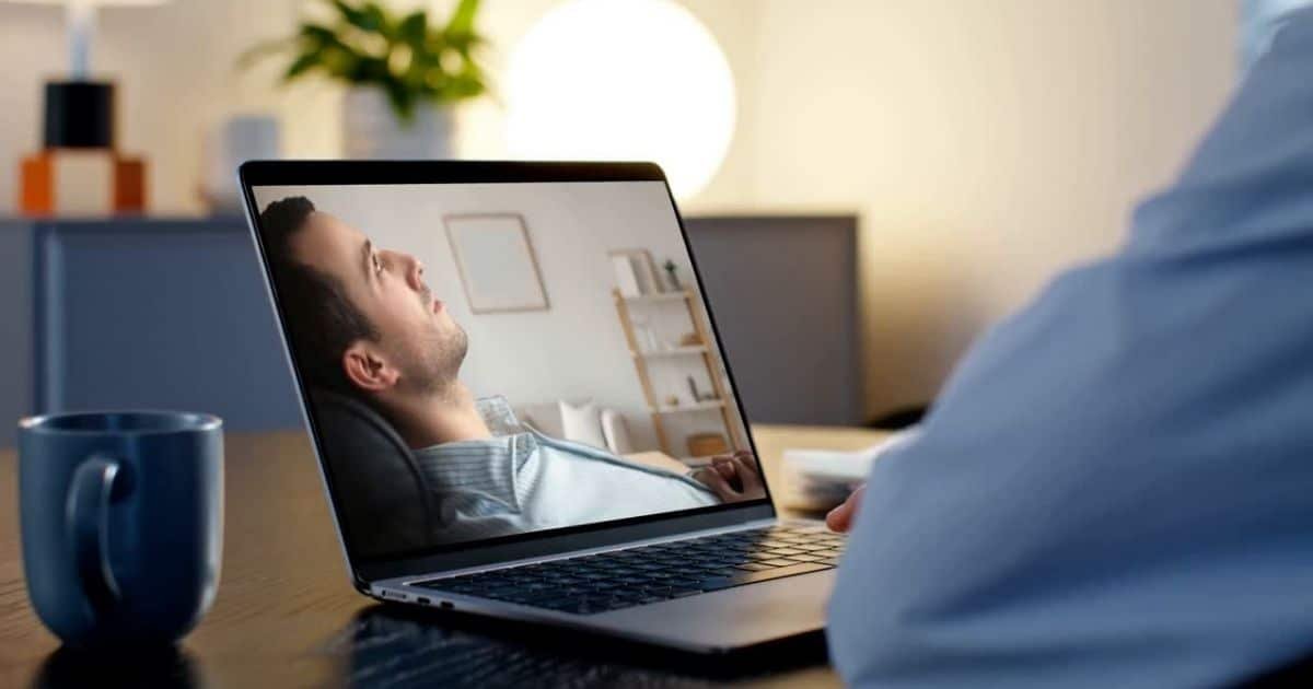 Paciente en terapia regresiva online con Miguel A. Carroza